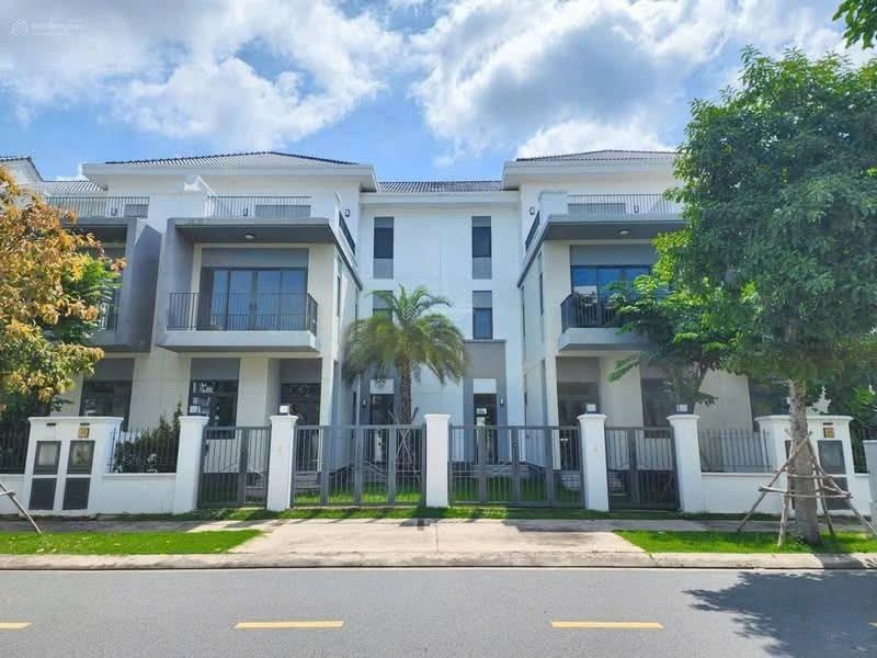 Bán nhà phố Aqua City 8x20 (chính chủ)